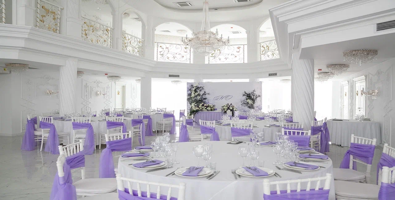 Обстановка внутри площадки: Банкетный зал Екатерининский парк-отеля Орловский (Подмосковье)