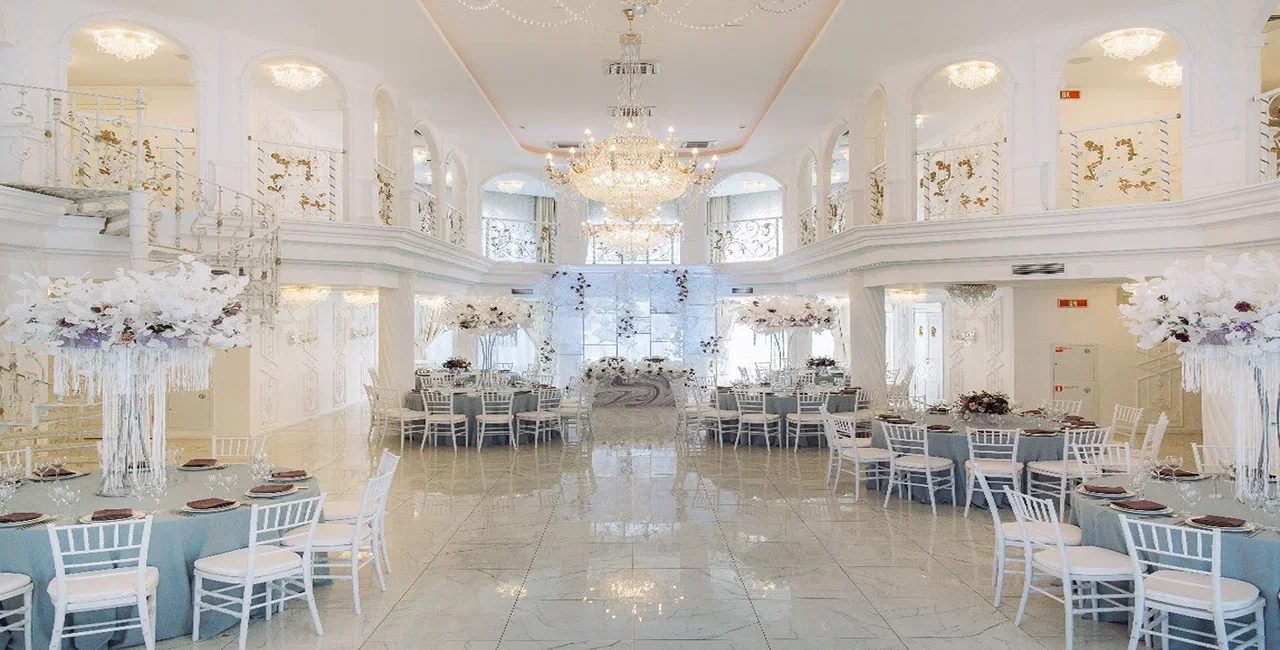 Аренда банкетного зала Екатерининский в парк-отеле Орловский для проведения любых мероприятий в Подмосковье