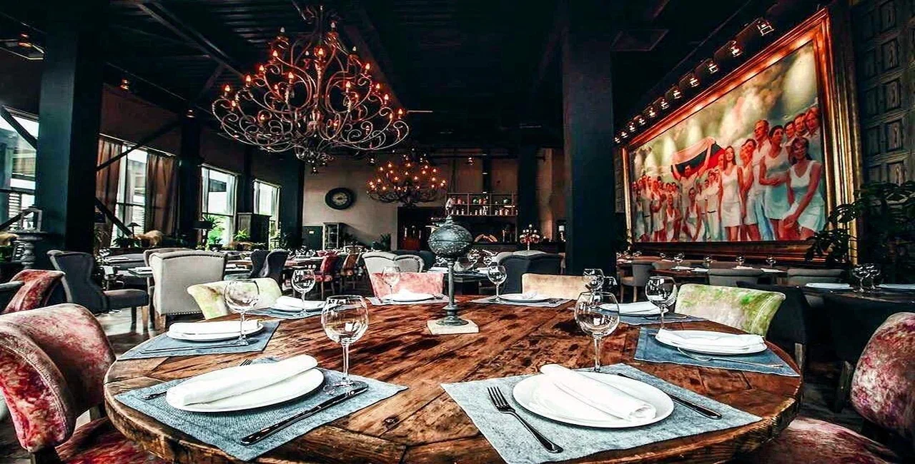 Обстановка внутри площадки: Банкетный зал ресторана Байкал (Сочи)