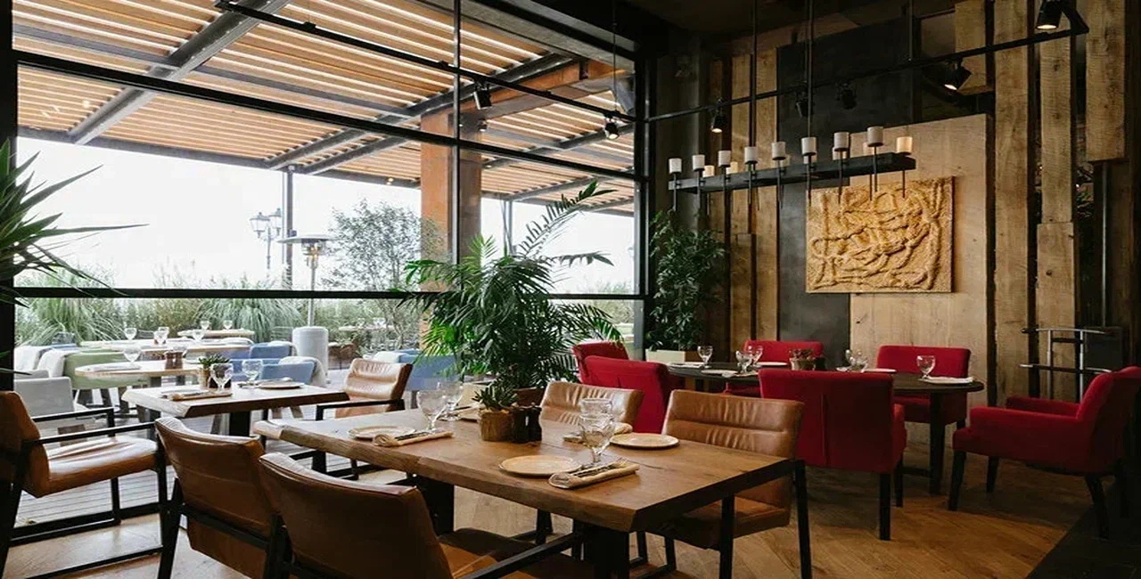 Дизайнерские решения в интерьере банкетного зала ресторана Высота 5642 (Сочи)