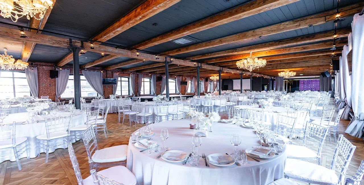 Обстановка внутри площадки: Банкетный зал в Rochdale Hall (Москва)