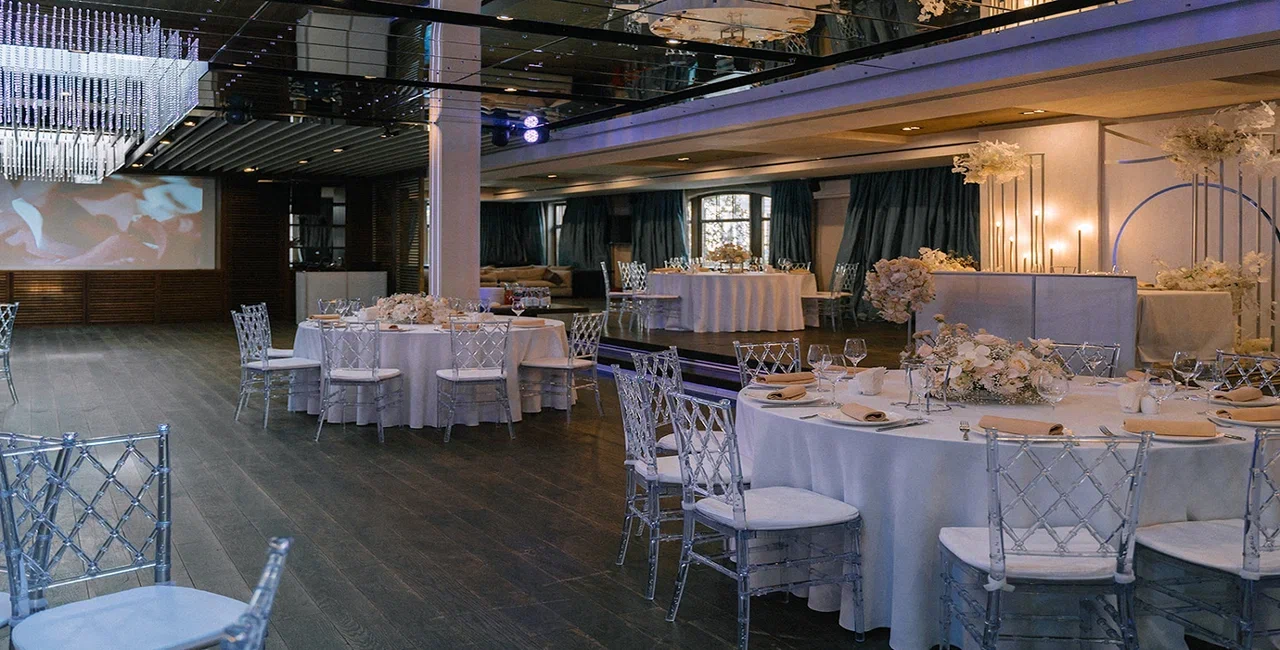 Обстановка внутри площадки: Основной зал ресторана Светлый (Москва)