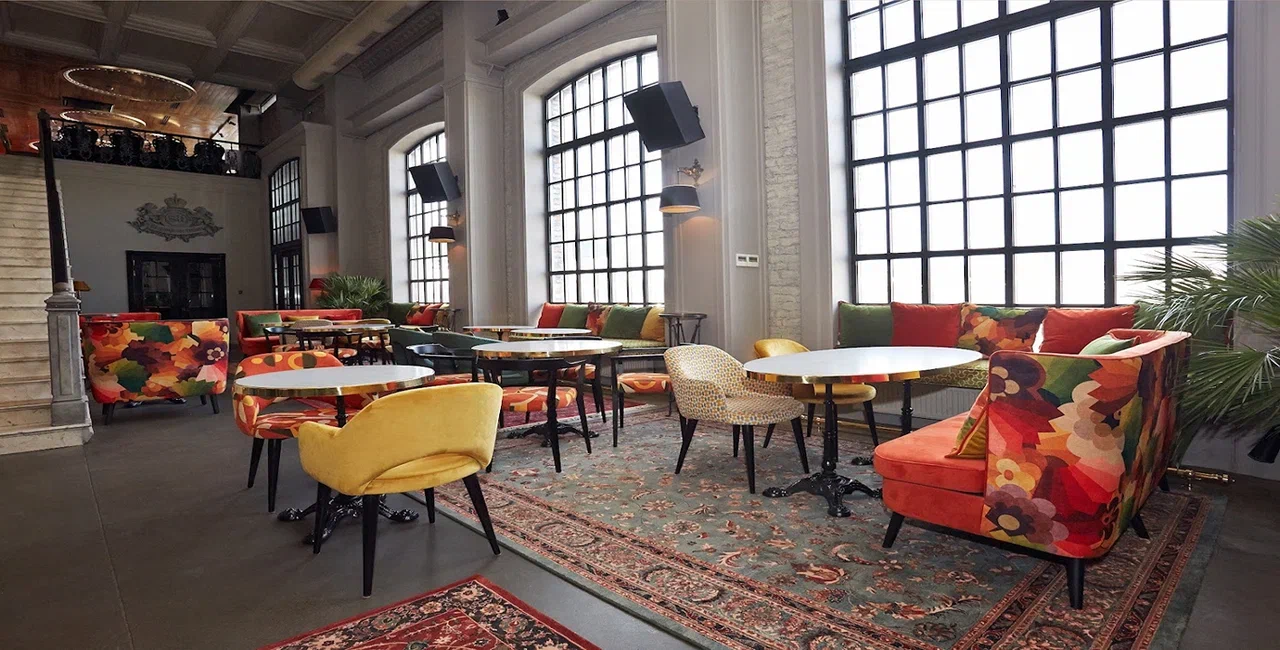 Дизайнерские решения в интерьере ресторана НАВОЛНЕ (Soho Rooms, г. Москва)