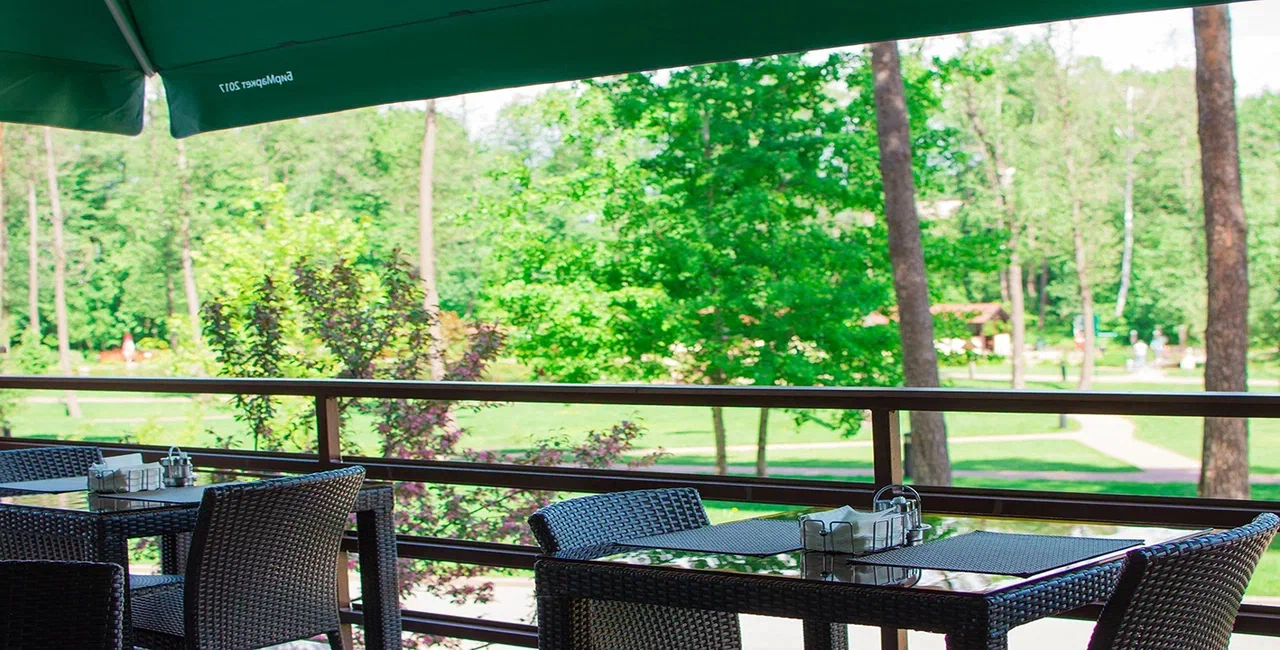 Открытая веранда в ресторане Талер парк-отеля Ареал (Московская область)