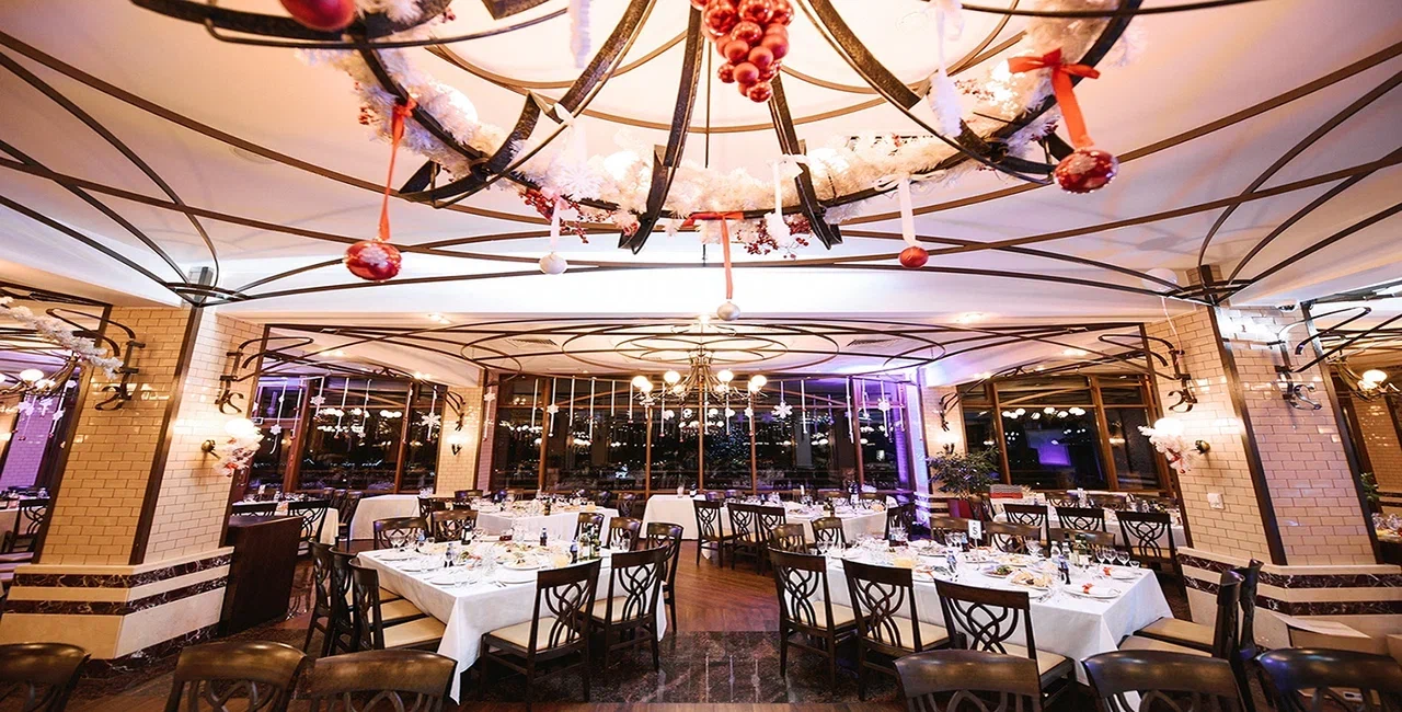 Дизайнерские решения в интерьере ресторана Талер парк-отеля Ареал (МО)