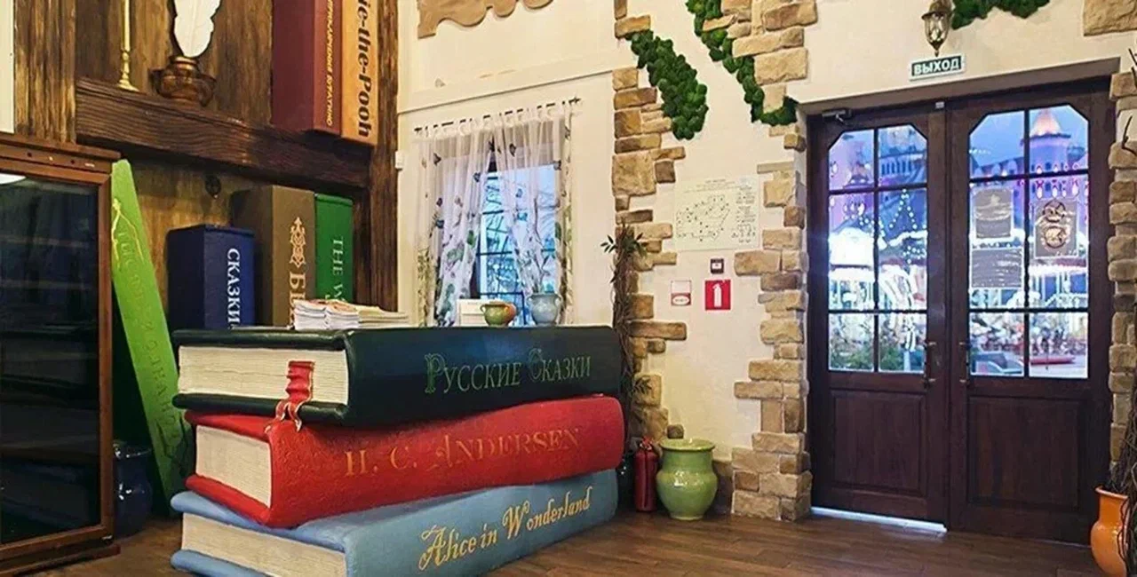 Обстановка внутри площадки: ресторан Волшебный сад (Сочи)