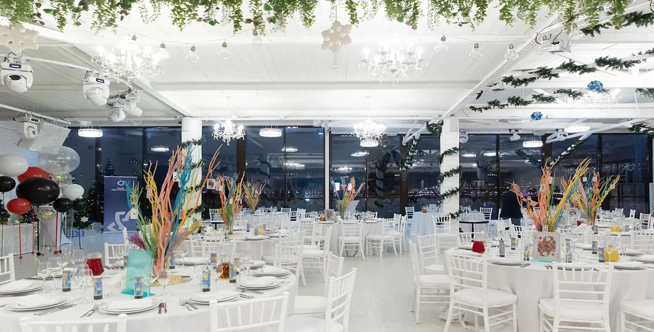 White зал (Крым terrace Moscow)