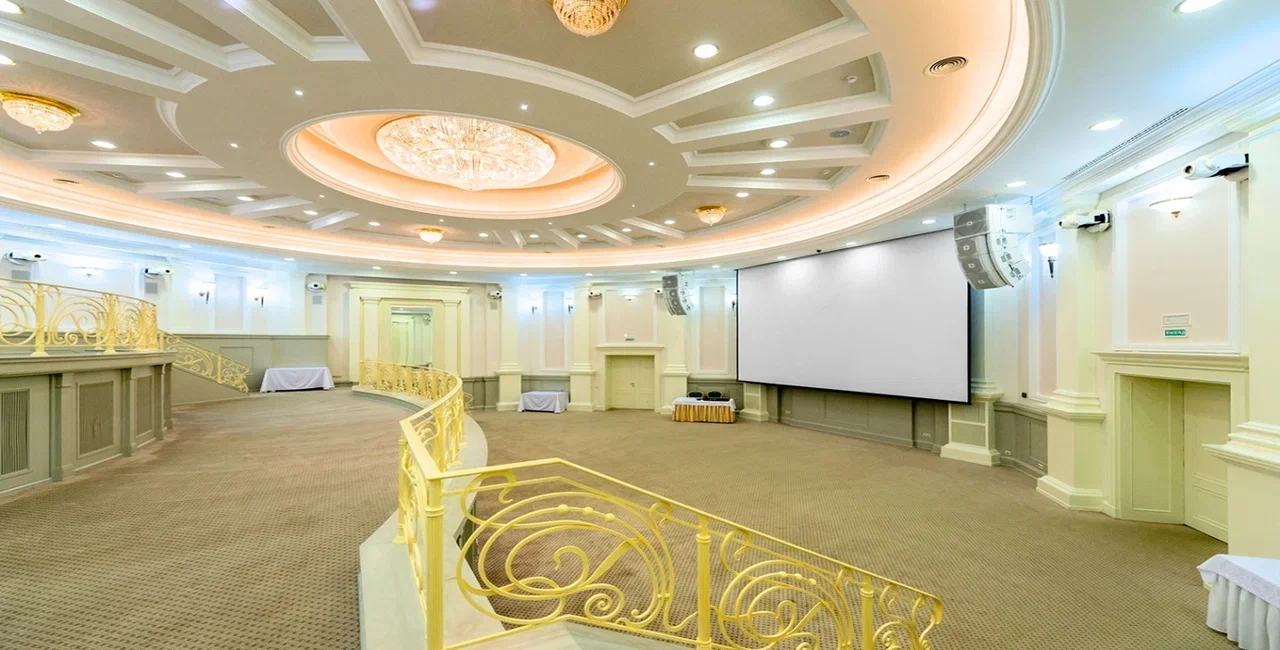 Обстановка внутри площадки: Зал фестивалей и конгрессов в отеле Мистраль (Московская область)