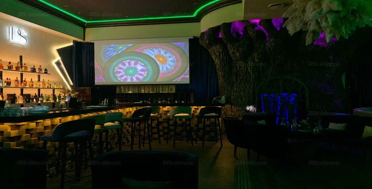 Обстановка внутри площадки: Зал-ресторан в PlutuS Resto Club (г. Сочи)