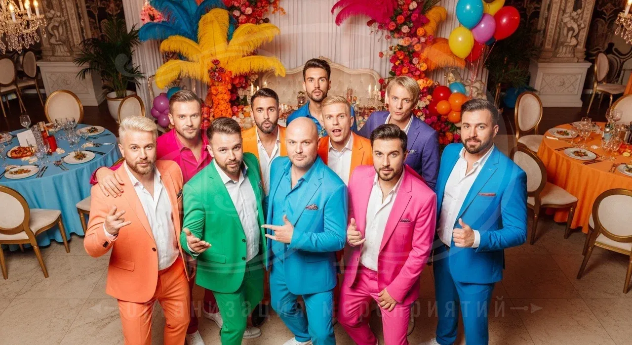 Цветная вечеринка: одежда для мужчин
