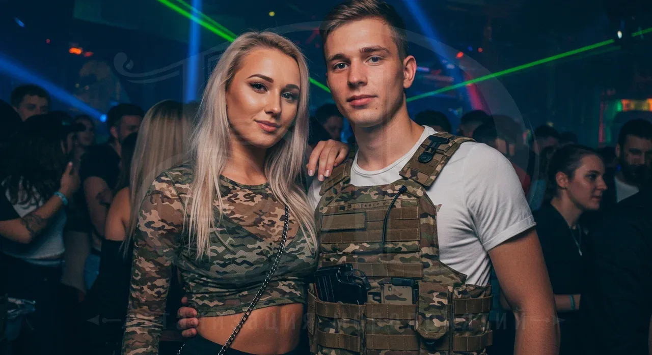 Образы гостей на вечеринке в армейском стиле