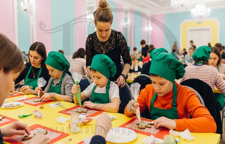 Роспись пряников: творческий процесс на мастер-классе