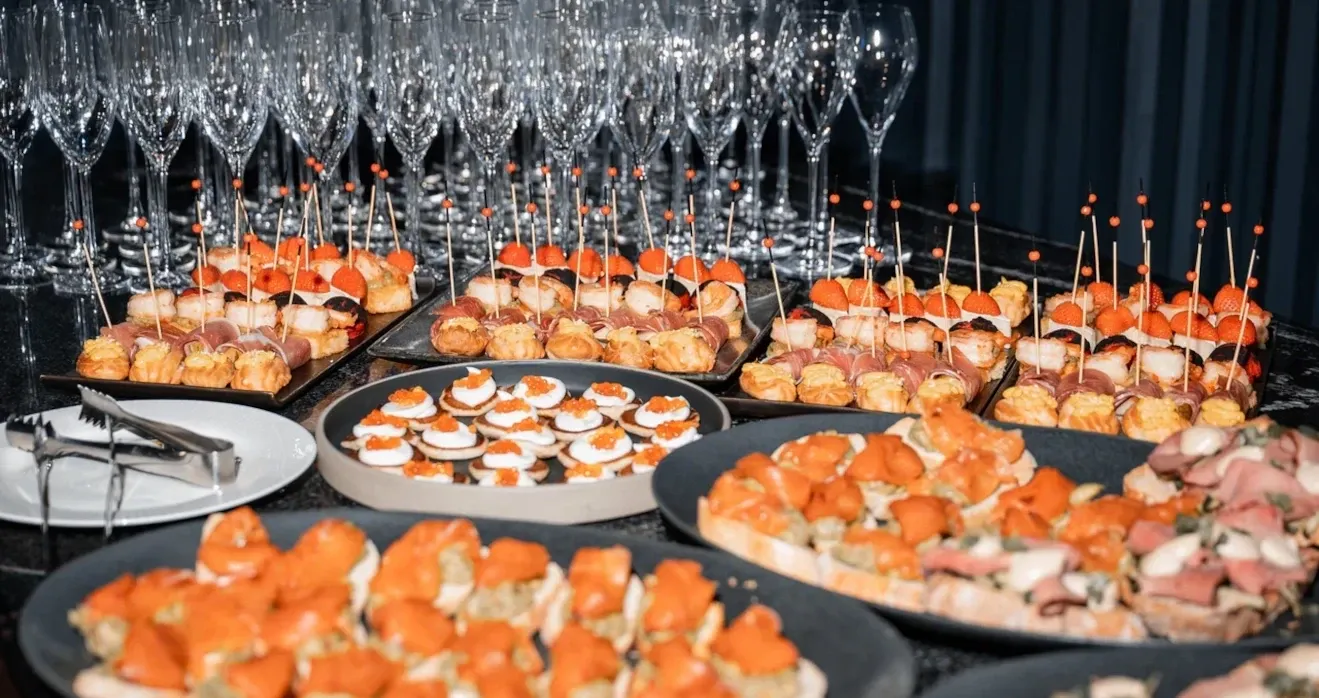 Закуски на welcome-зоне новогоднего корпоратива для 3S Group