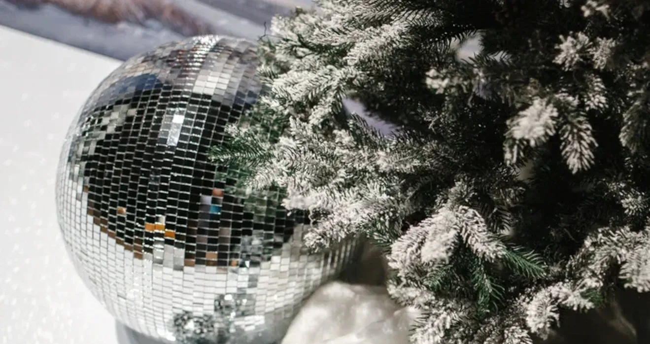 Новогоднее декорирование пространства на корпоративе для 3S Group