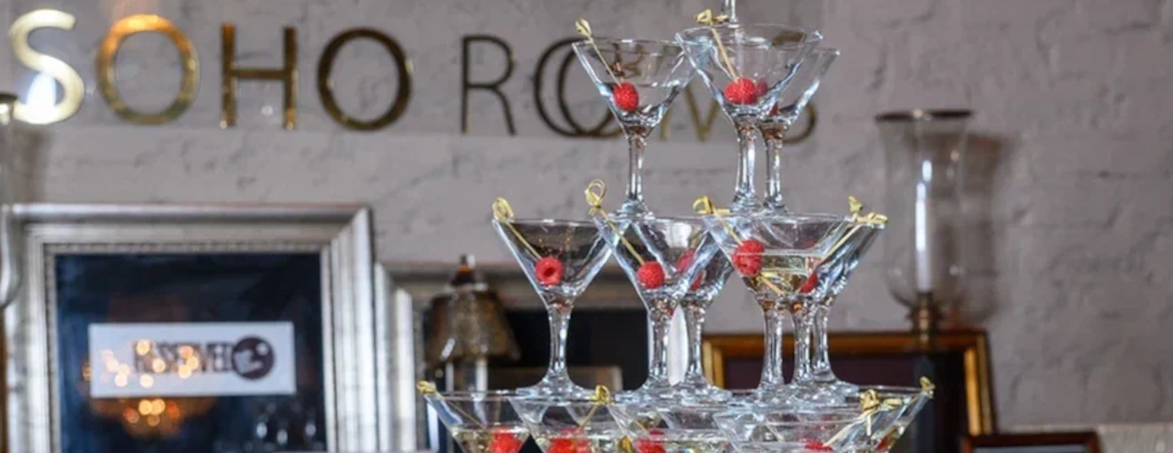 День строителя: пирамида игристого