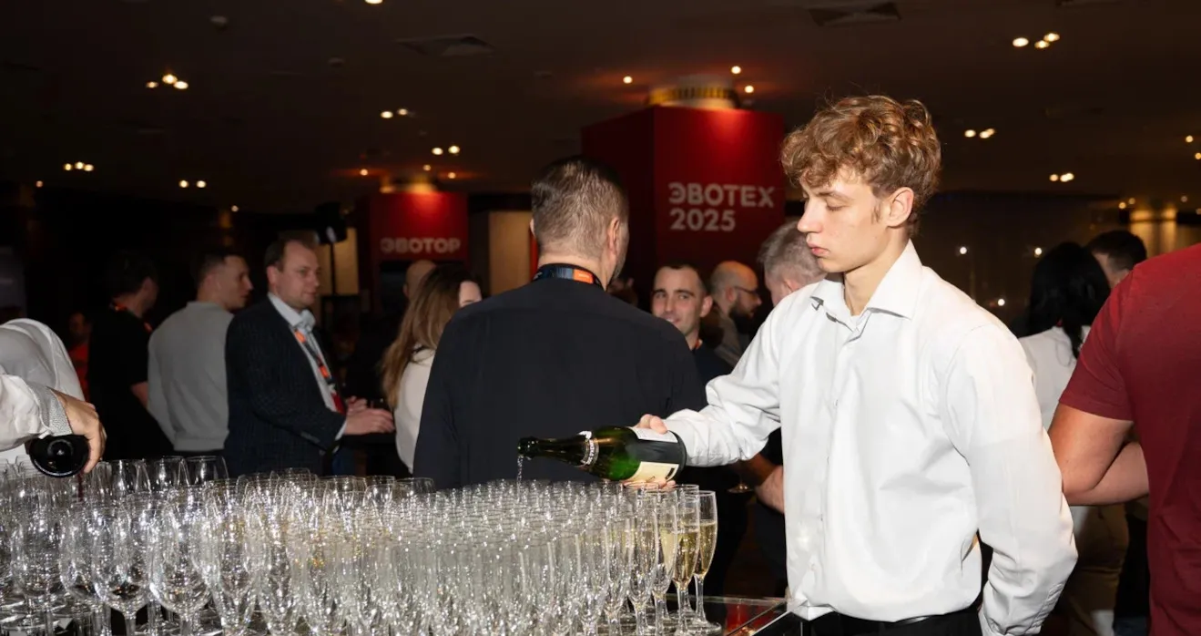 Welcom-зона с шампанским на конференции Эвотех