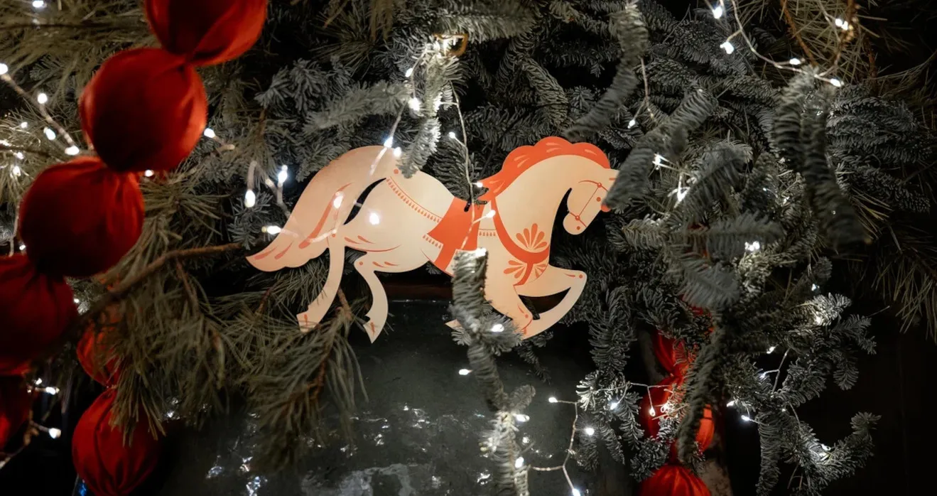 Украшения на ёлке: символ наступающего года