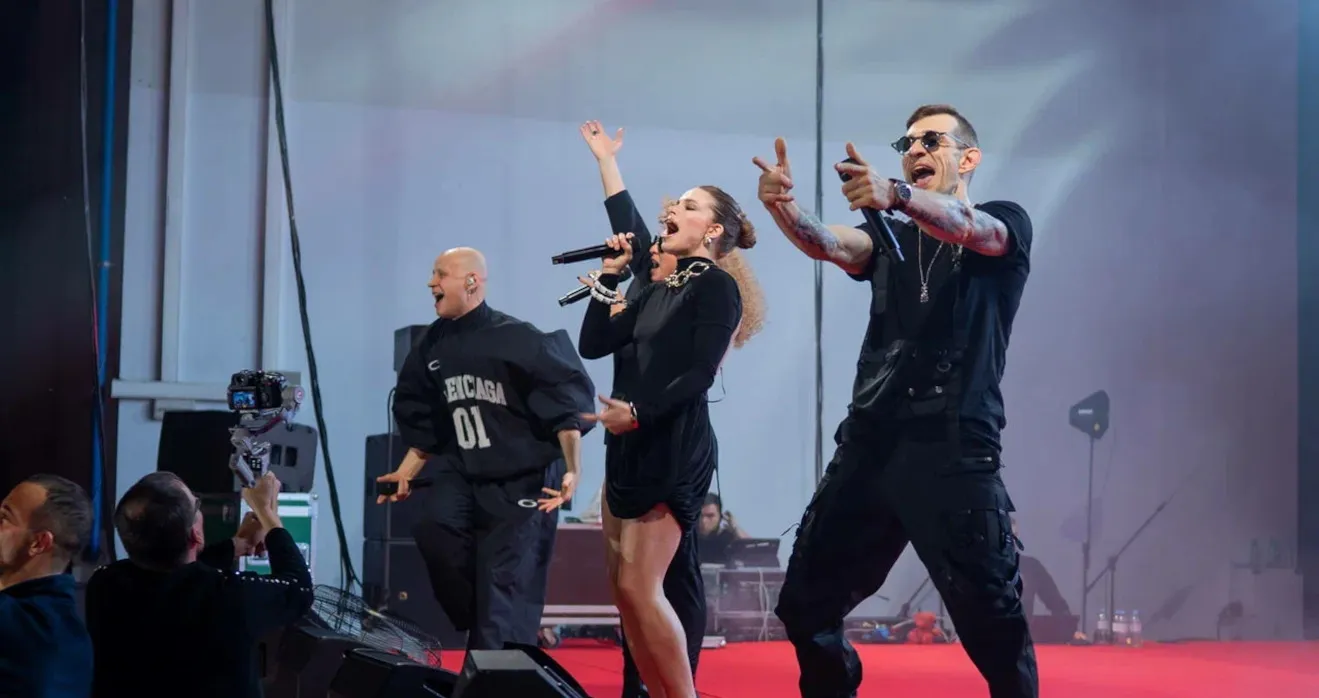 Драйв от выступления музыкальной группы