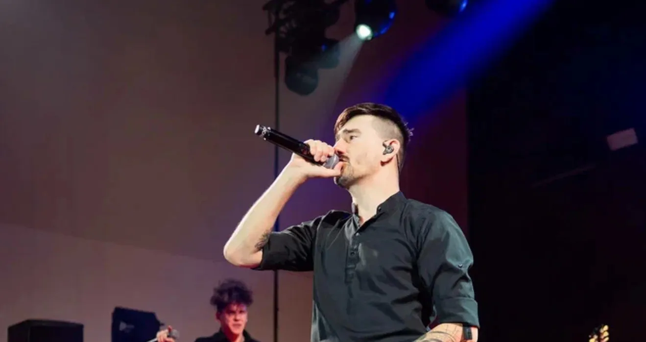 Солист кавер-группы на RUVIERA Hotel Business Week 2025