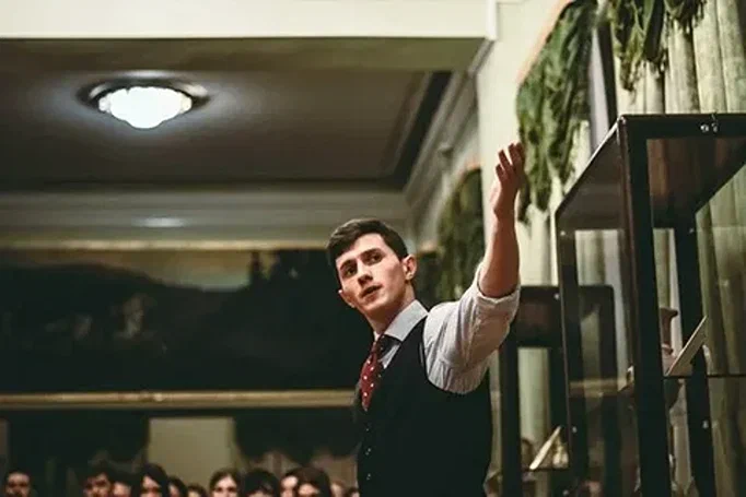 Заказ ведущего на мероприятие - Артема Бобрешова