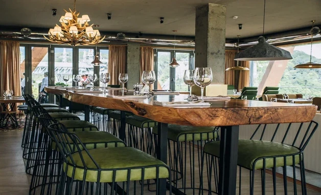 Основной зал ресторана Kauri для мастер-класса по рисованию манги (комиксов) в Сочи