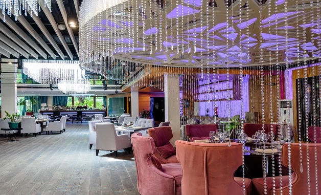 Основной зал ресторана Светлый для частных мероприятий в Москве