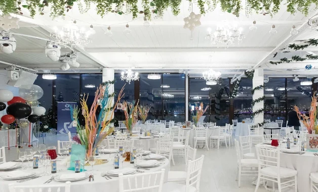 White зал (Крым terrace Moscow) для стилизованных вечеринок в Москве