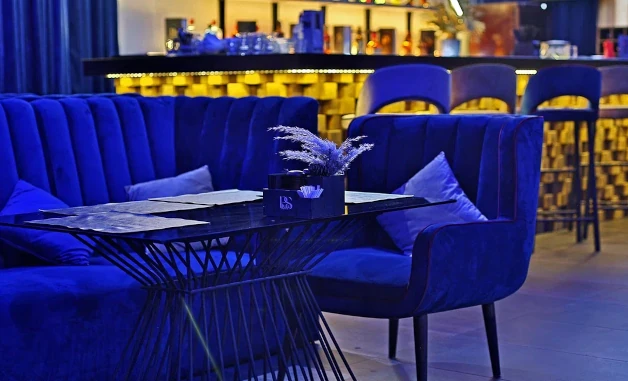 Зал-ресторан в PlutuS Resto Club для классической вечеринки в Сочи